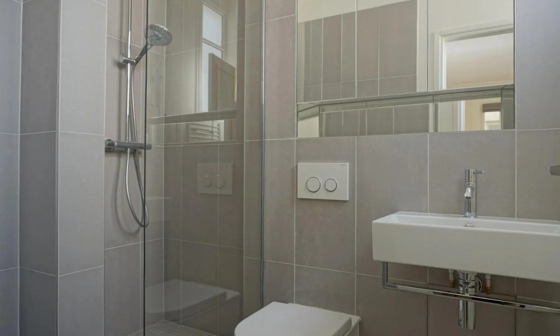 Rue Chateaubriand - 8 Apartment Paris